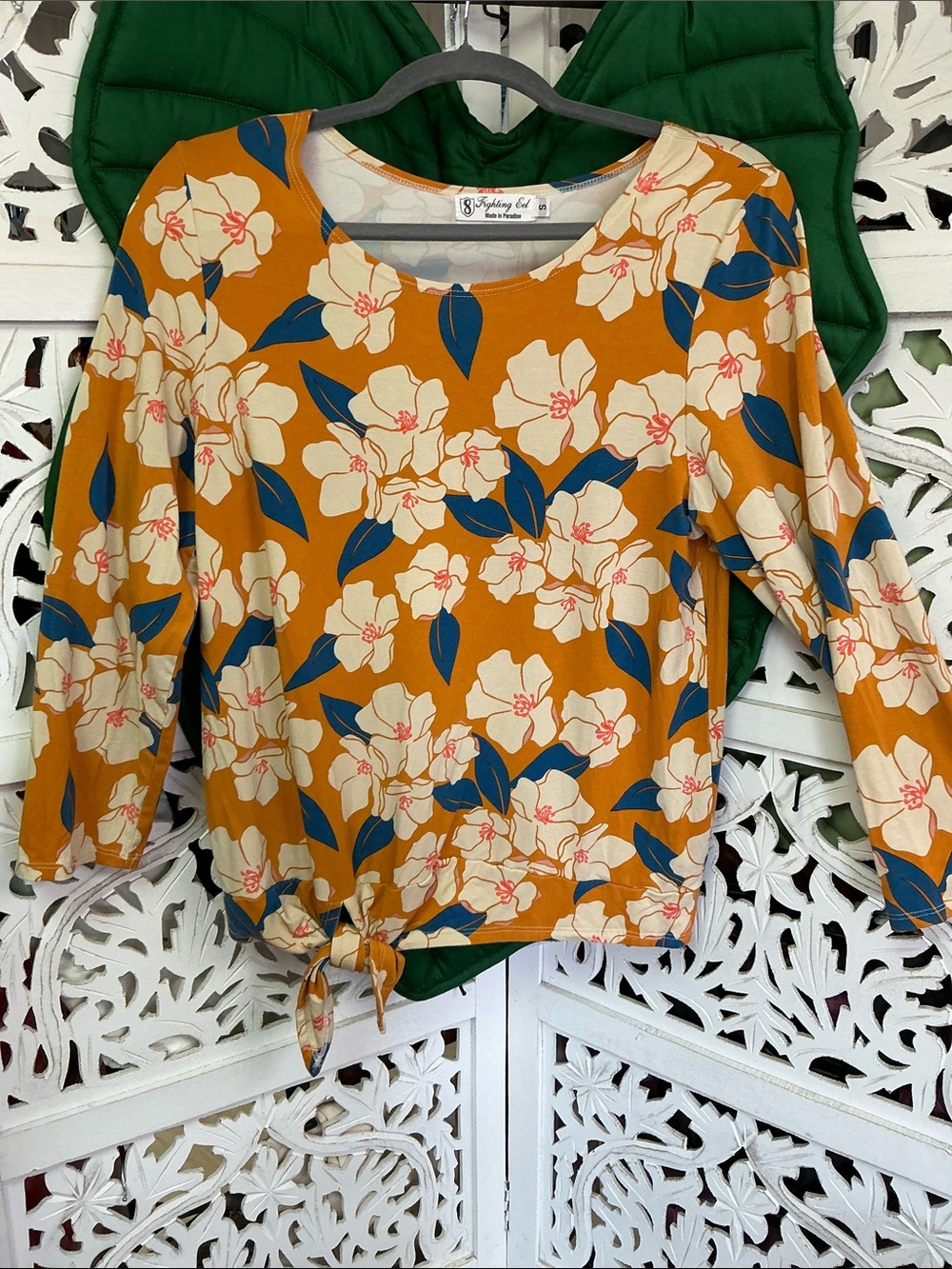 Fighting eel 3/4 sleeve mustard/navy floral blouse with tie at waist. Size S